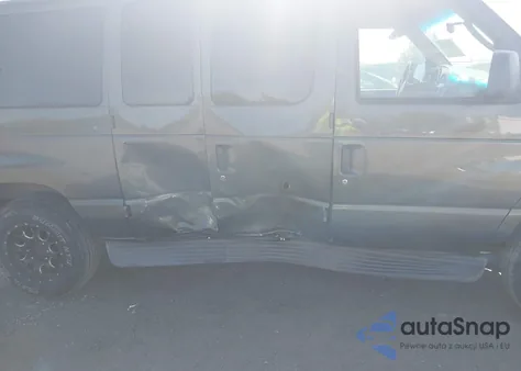 2004 Ford E-350 Super Duty Chateau/Xl/Xlt z USA, uszkodzony, nr VIN 1FBNE31L44HA85230